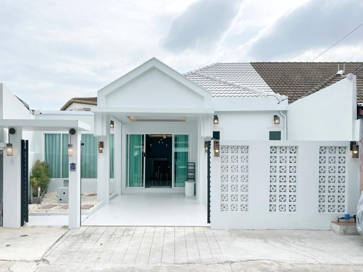 Modern Luxury House In Phuket Town Villa Ban Na Kha Bagian luar foto