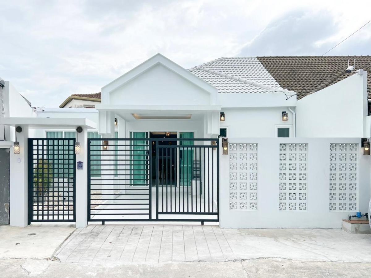 Modern Luxury House In Phuket Town Villa Ban Na Kha Bagian luar foto