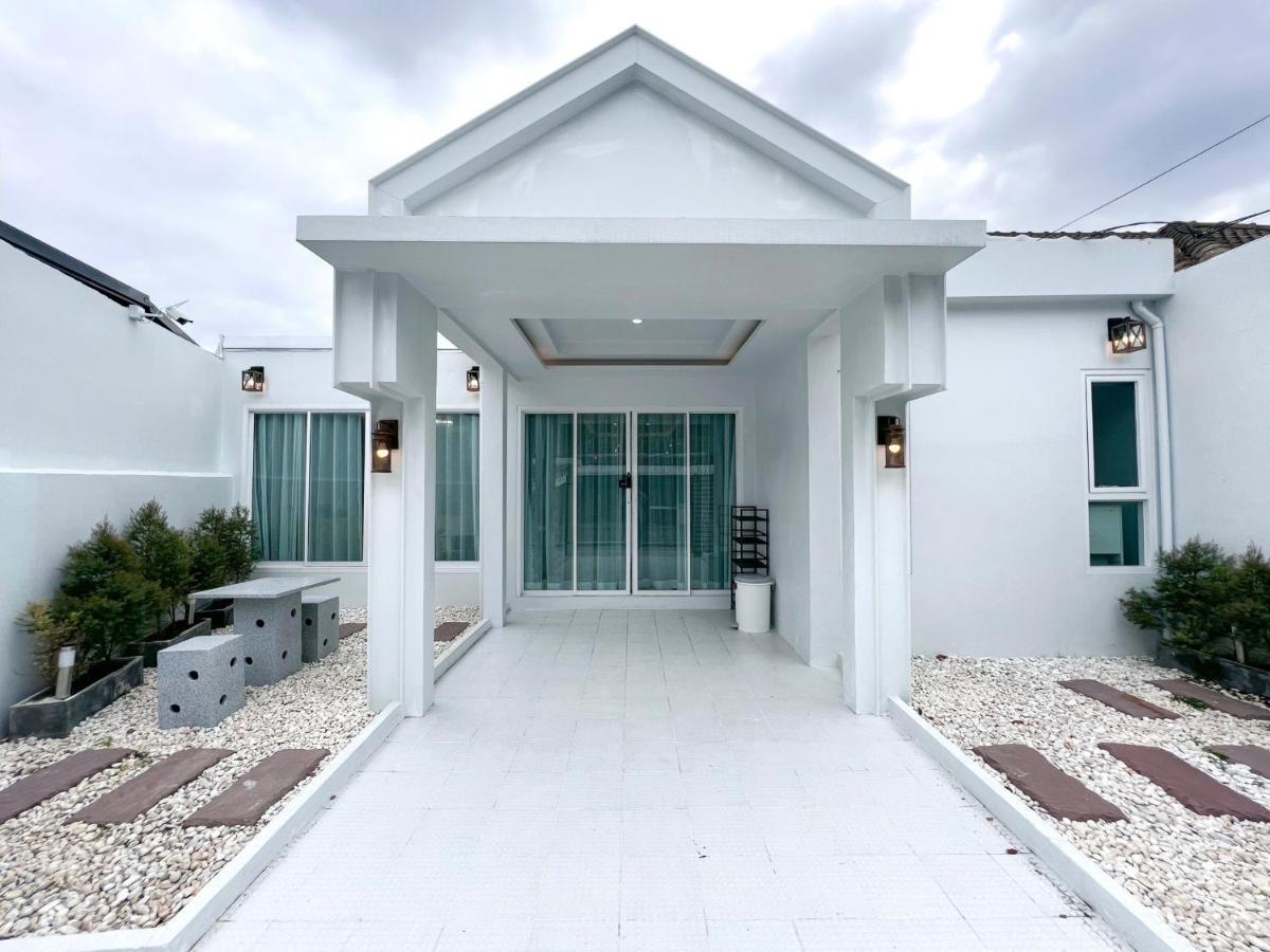 Modern Luxury House In Phuket Town Villa Ban Na Kha Bagian luar foto