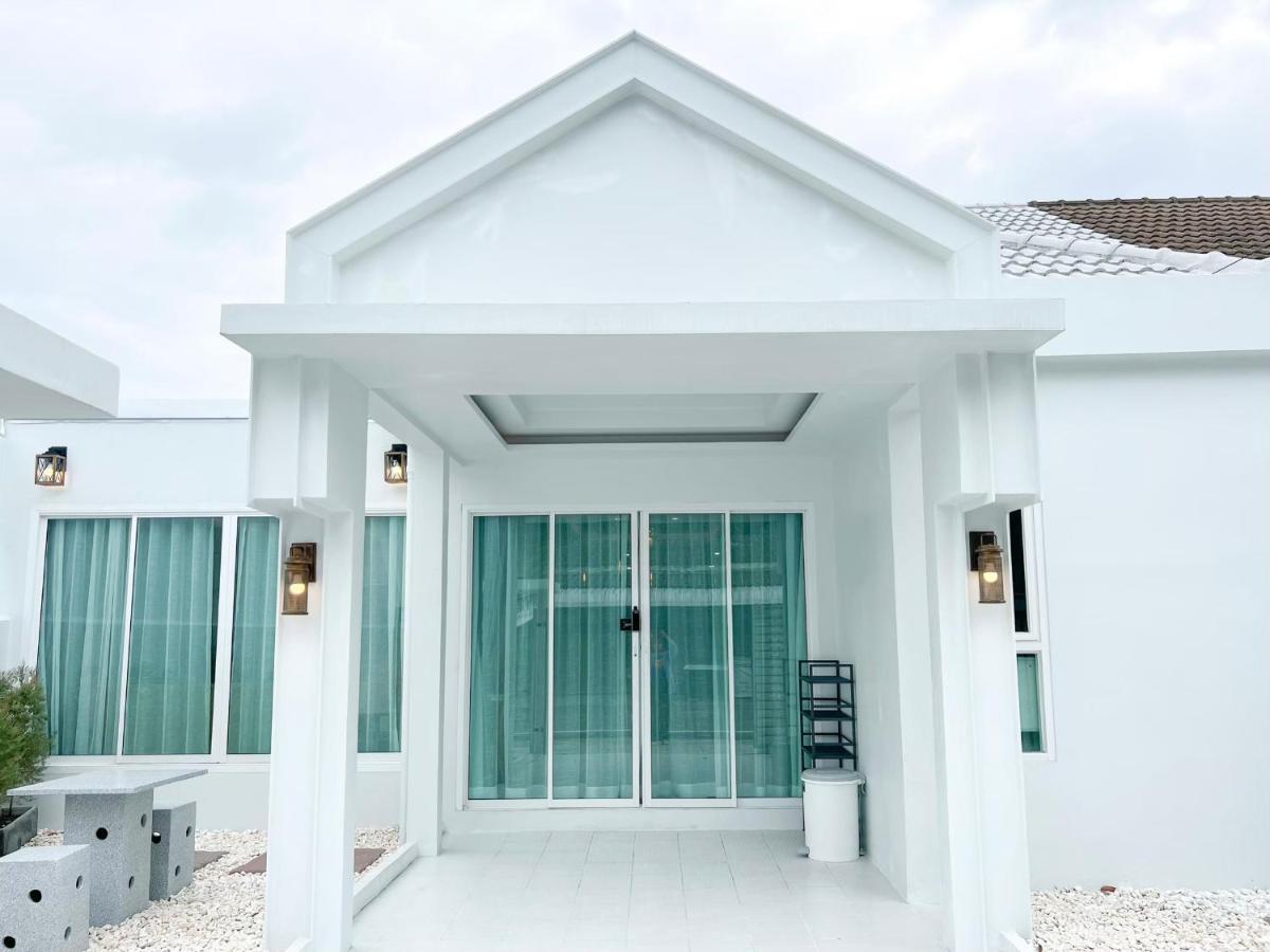 Modern Luxury House In Phuket Town Villa Ban Na Kha Bagian luar foto